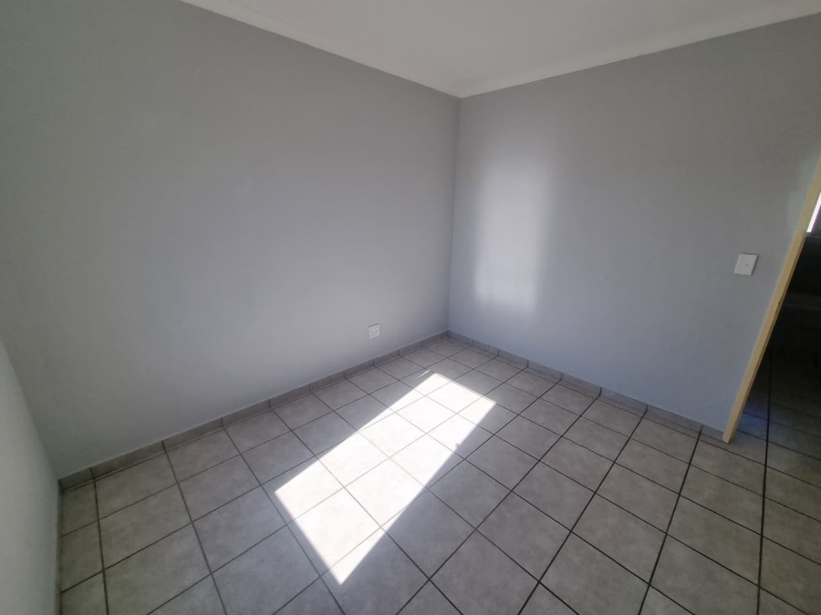 To Let 2 Bedroom Property for Rent in Klein Drakenstein Western Cape